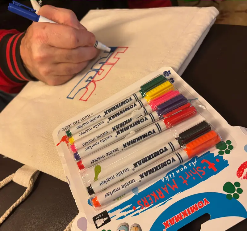Blank Canvas Grab Bag Kit With 8 Assorted Fabric Markers 1